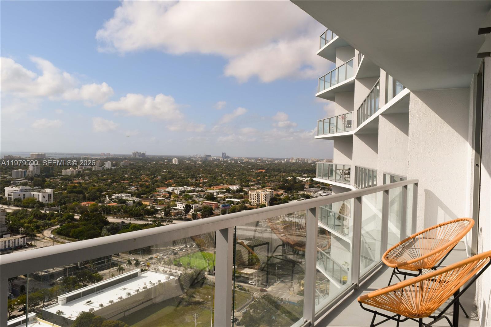 185 Southwest 7th Street, Unit 2814 Miami, FL 33130 - Photo 8 of 8 an aerial view of a house
