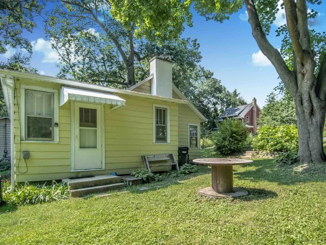 $350,000 | 5805 Roosevelt Street, Middleton, WI 53562