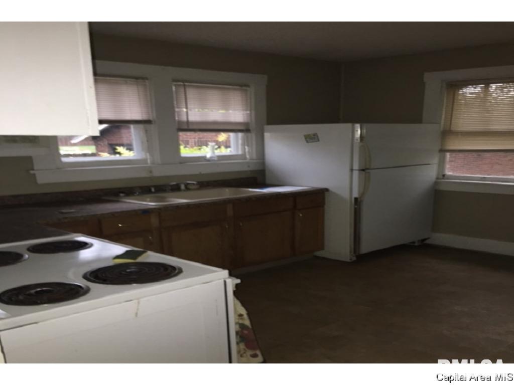 1921 Cardinal Drive Springfield, IL 62704 - Photo 9 of 11 Gallery Image 9