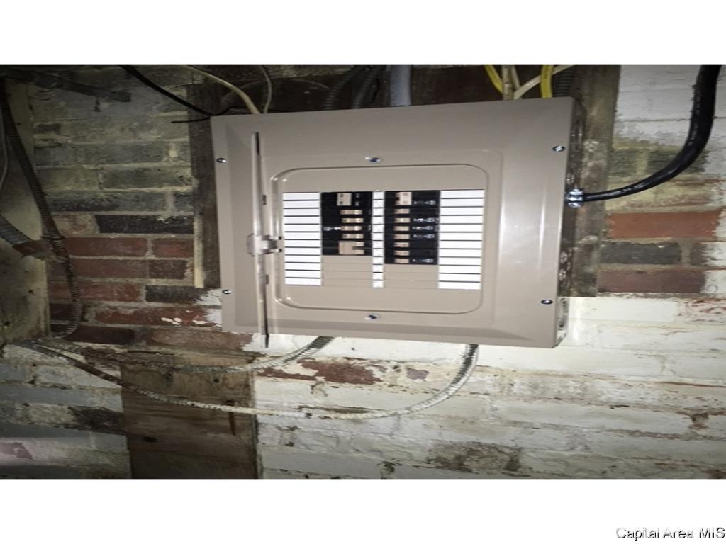 1921 Cardinal Drive Springfield, IL 62704 - Photo 10 of 11 Gallery Image 10