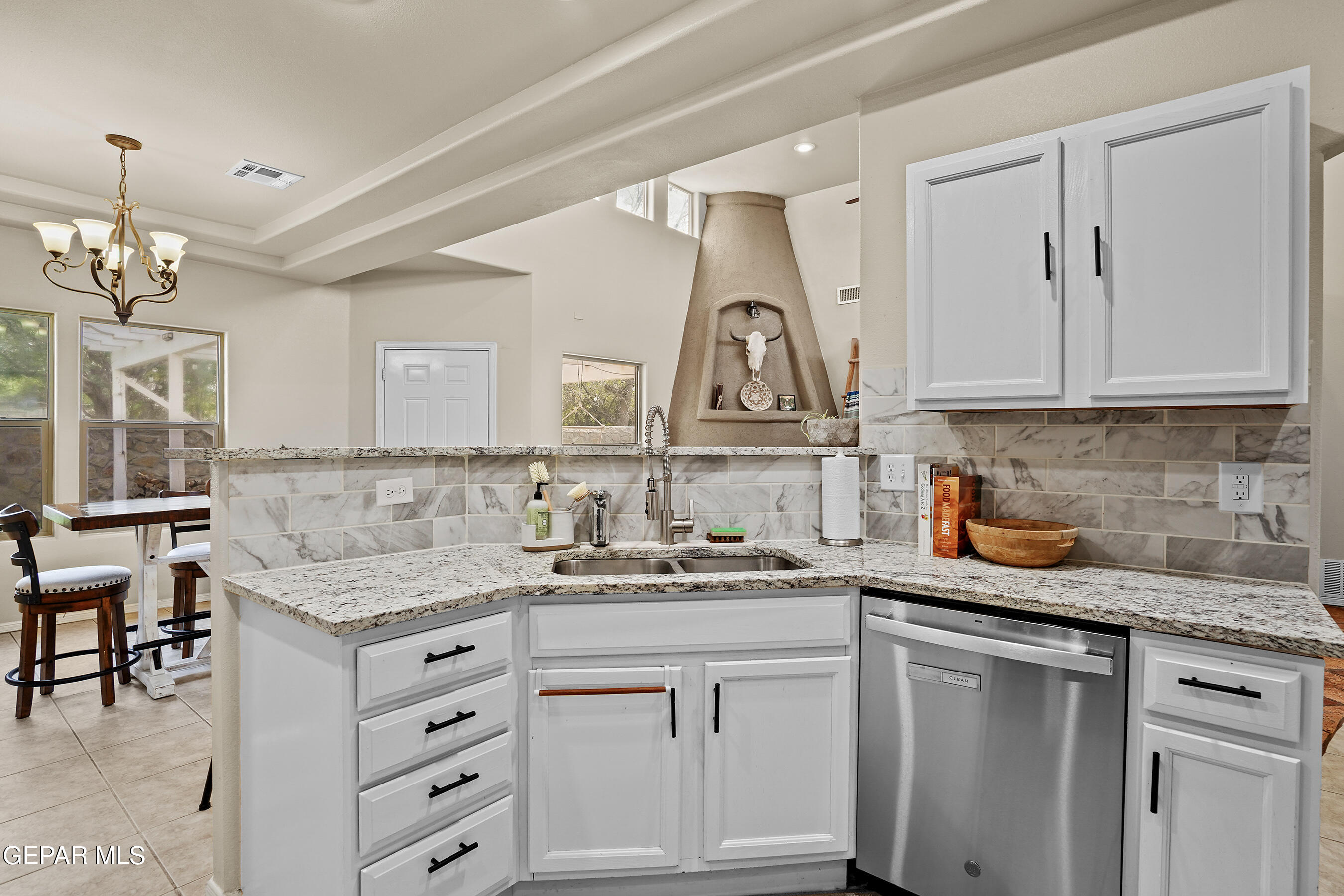 710 Mamie Road El Paso, TX 79932 - Photo 11 of 44 Kitchen