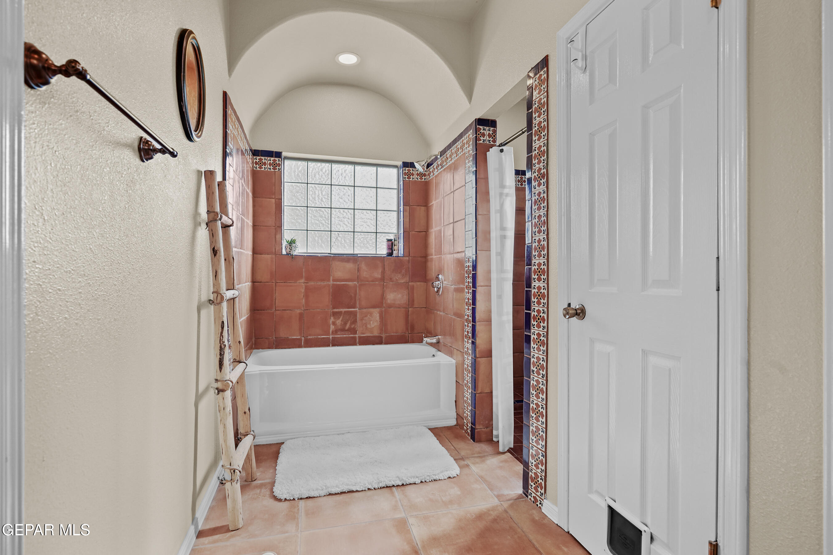 710 Mamie Road El Paso, TX 79932 - Photo 23 of 44 Custom Tile- Primary Bathroom