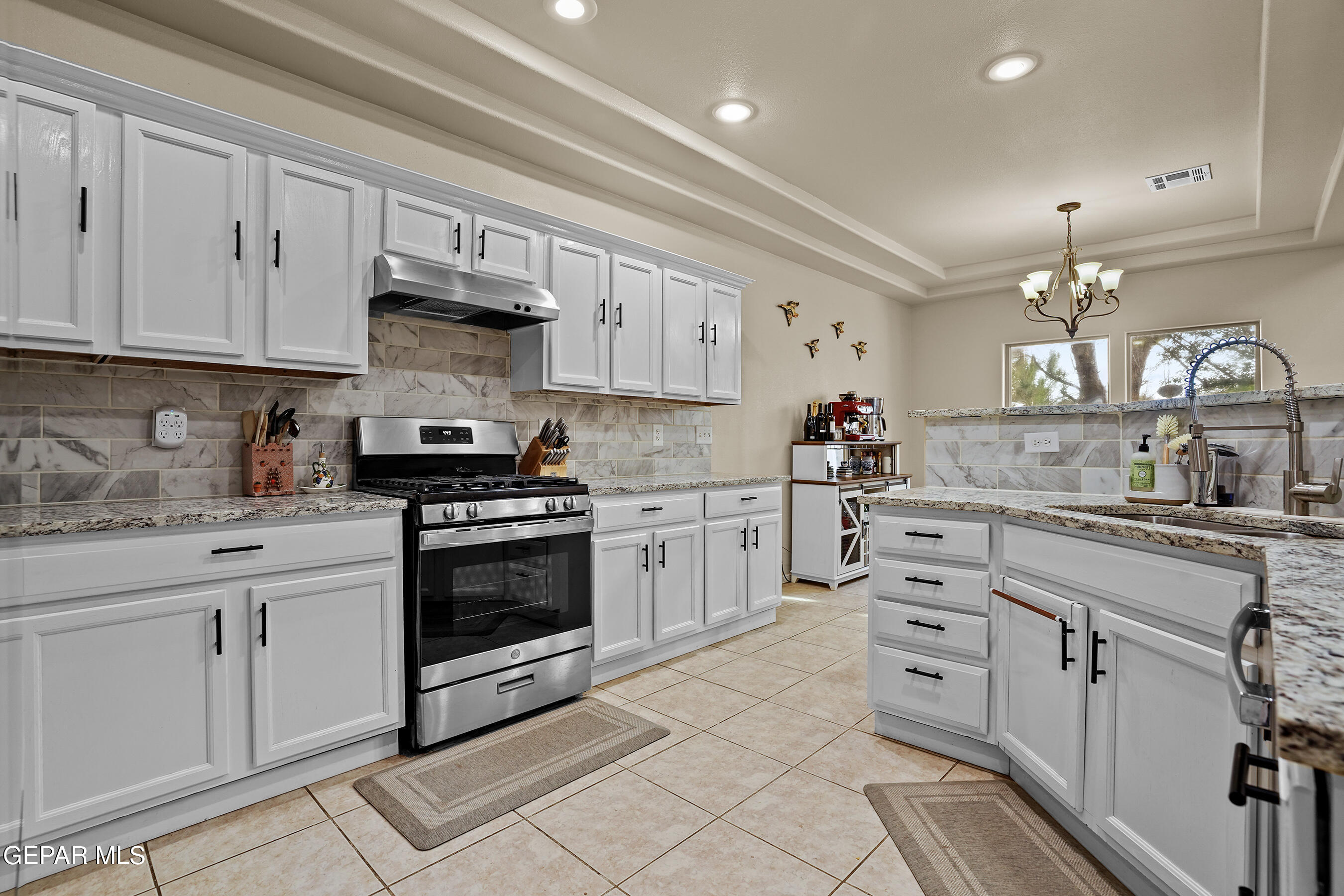 710 Mamie Road El Paso, TX 79932 - Photo 3 of 44 Upgraded Kitchen