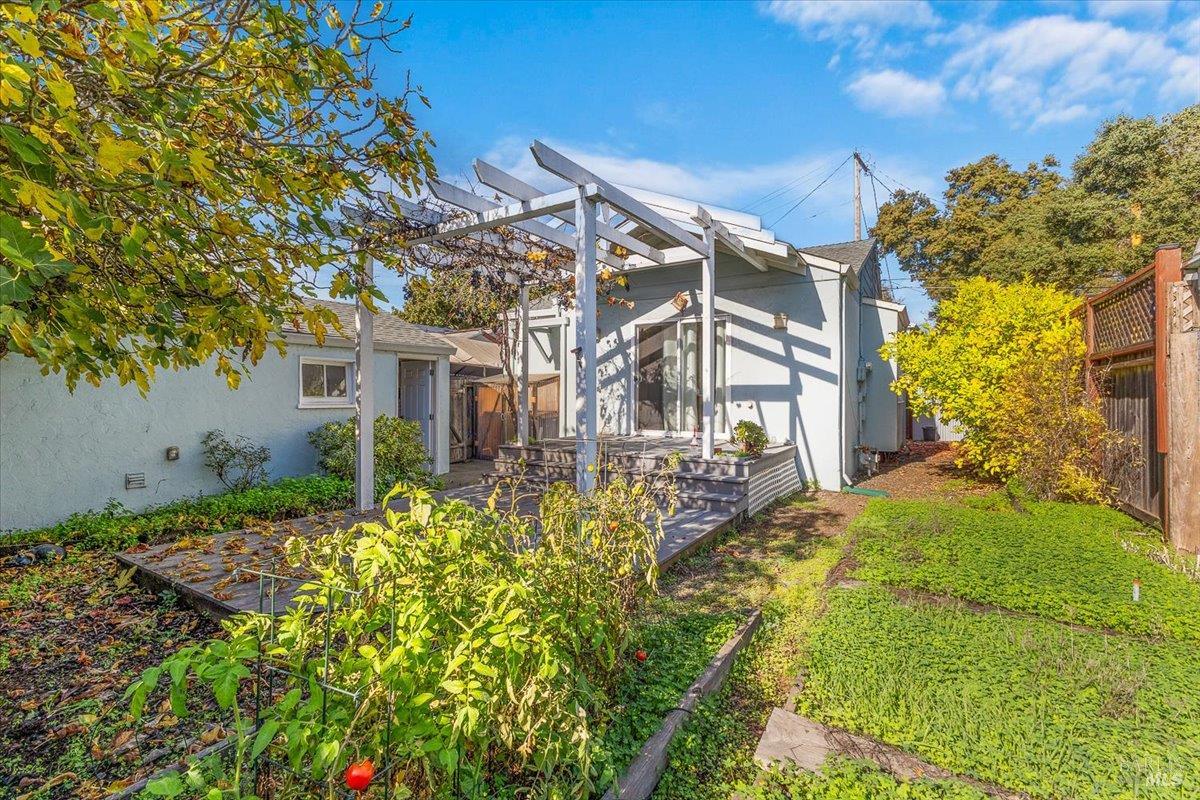 130 11th Street Santa Rosa, CA 95401 - Photo 22 of 50 front view of a house with a yard