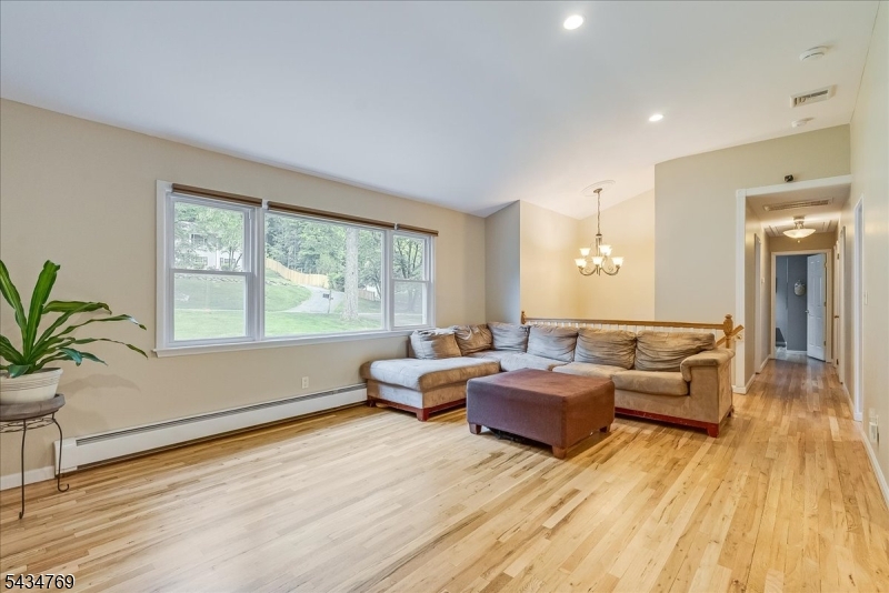 22 Green Apple Road Sparta, NJ 07871 - Photo 2 of 30