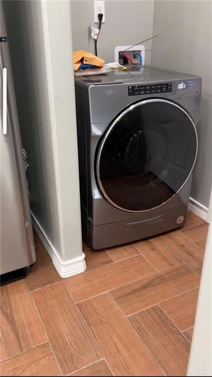 2103 South 6th Street McAllen, TX 78503 - Photo 20 of 33 Laundry area featuring washer / clothes dryer and baseboards