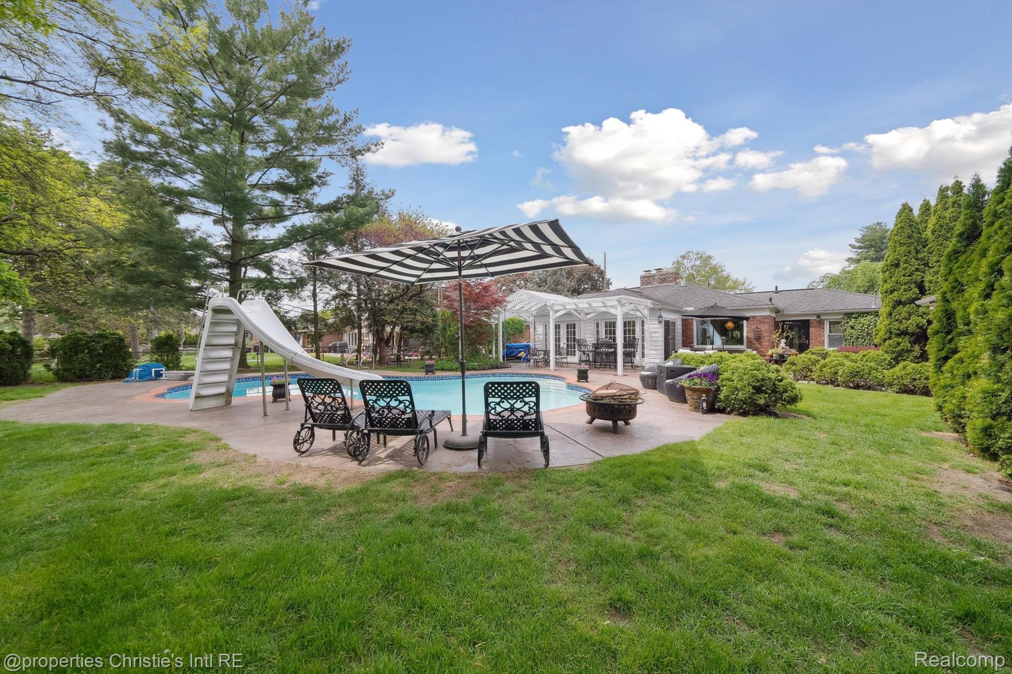 511 South Gulley Road Dearborn, MI 48124 - Photo 39 of 43 39-511-S-Gulley-Rd-Dearborn-MI-48124-WindowStill-35.jpg