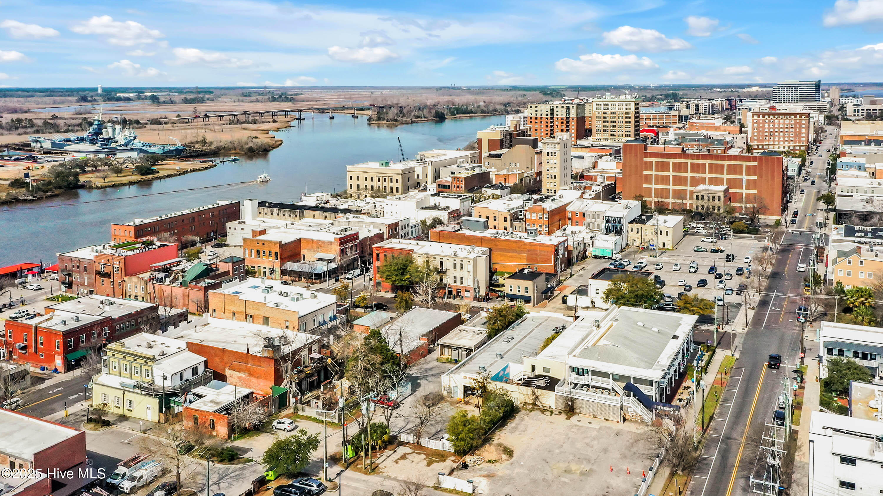 118 Dock Street, Unit 11 Wilmington, NC 28401 - Photo 36 of 41 Livery