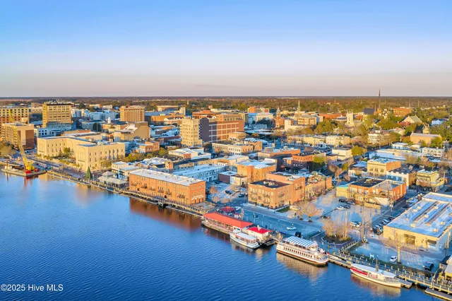 $257,900 | 118 Dock Street, Unit 11, Wilmington, NC 28401