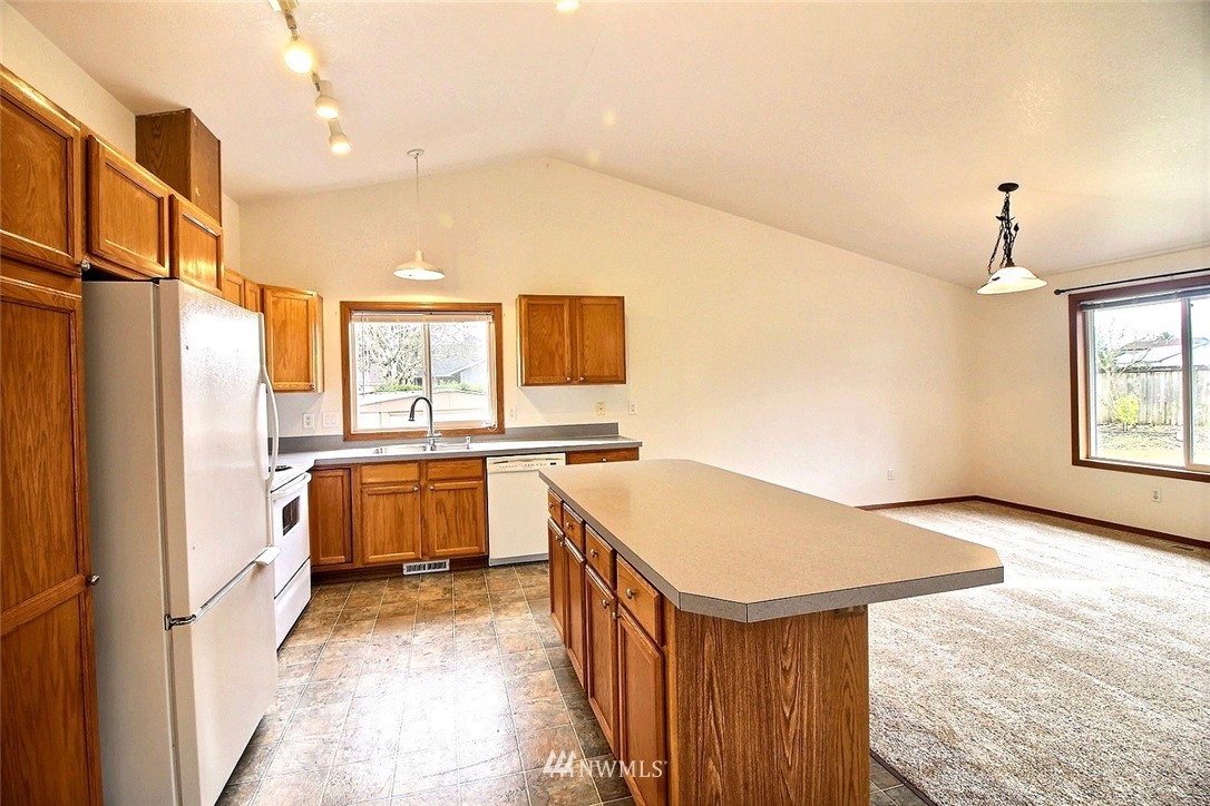 5917 Cherokee Loop Southeast Lacey, WA 98513 - Photo 11 of 25 Gallery Image 11