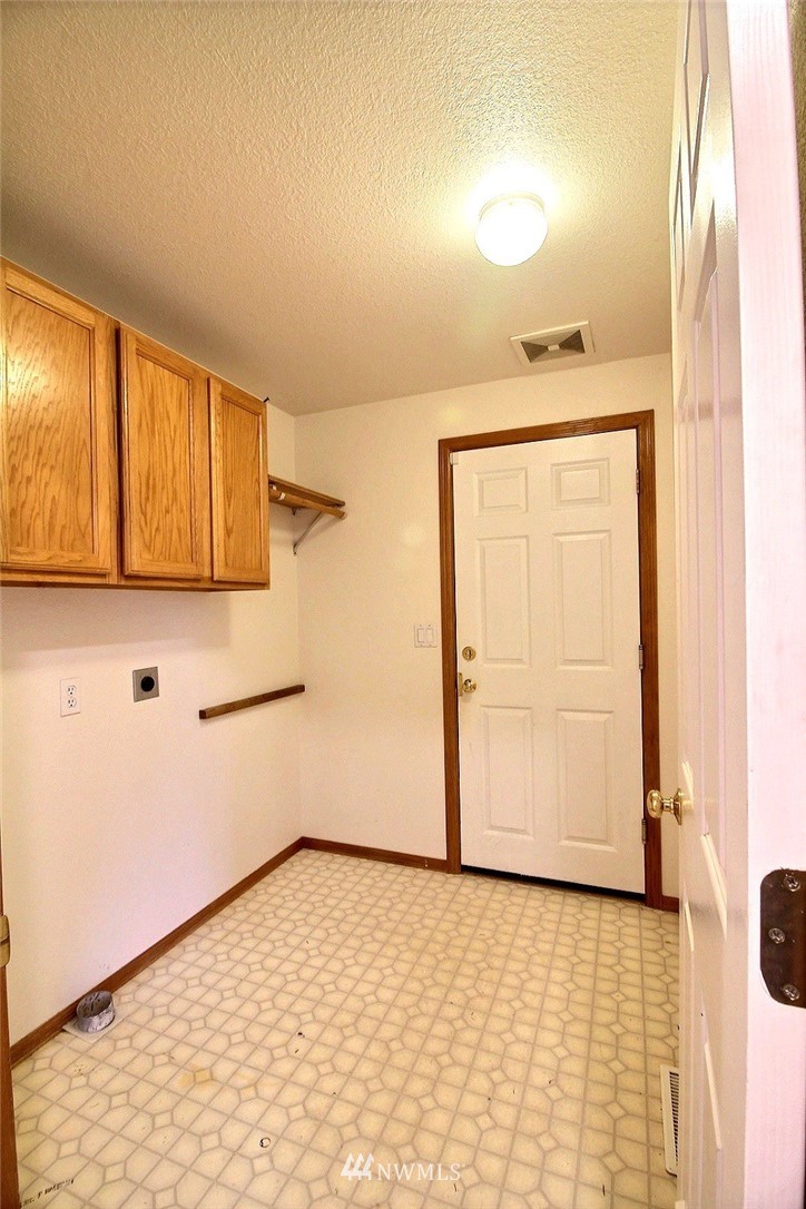 5917 Cherokee Loop Southeast Lacey, WA 98513 - Photo 14 of 25 Gallery Image 14
