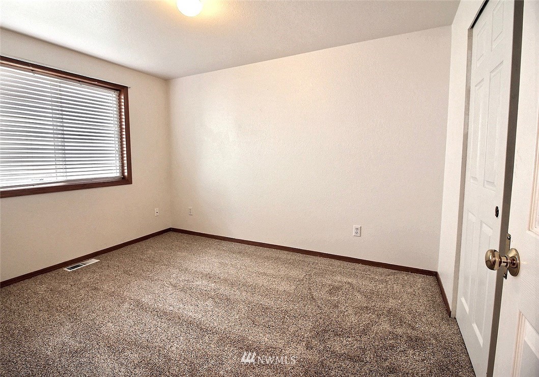 5917 Cherokee Loop Southeast Lacey, WA 98513 - Photo 17 of 25 Gallery Image 17