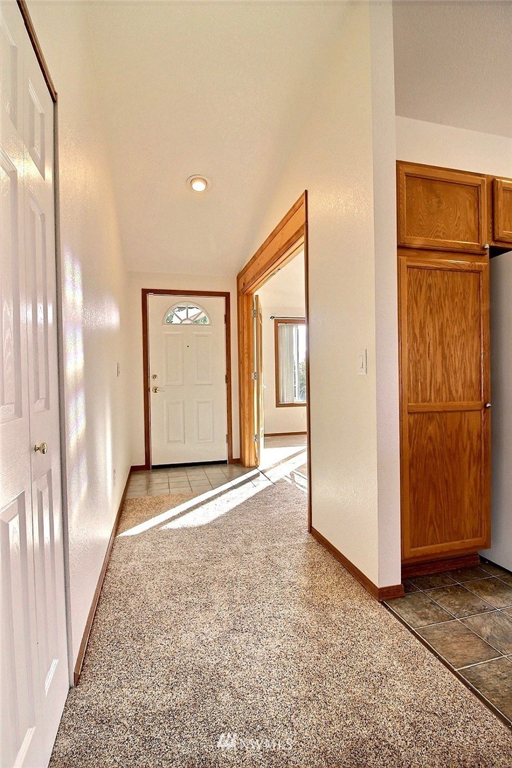 5917 Cherokee Loop Southeast Lacey, WA 98513 - Photo 4 of 25 Gallery Image 4