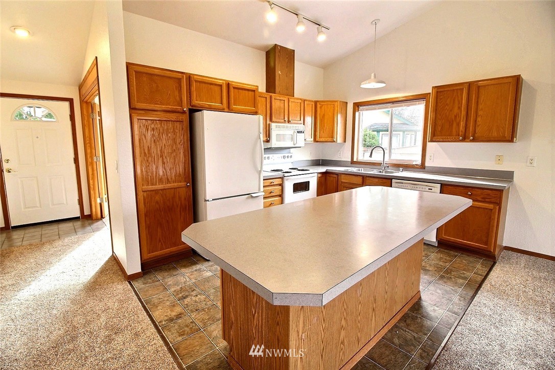 5917 Cherokee Loop Southeast Lacey, WA 98513 - Photo 7 of 25 Gallery Image 7