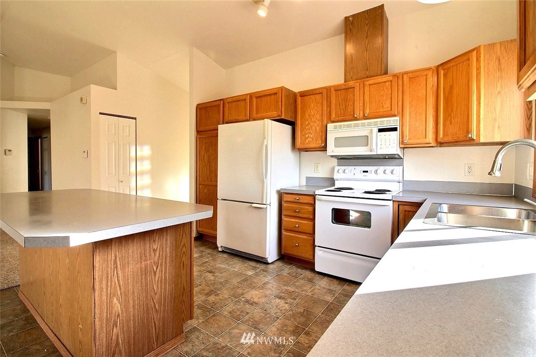 5917 Cherokee Loop Southeast Lacey, WA 98513 - Photo 9 of 25 Gallery Image 9