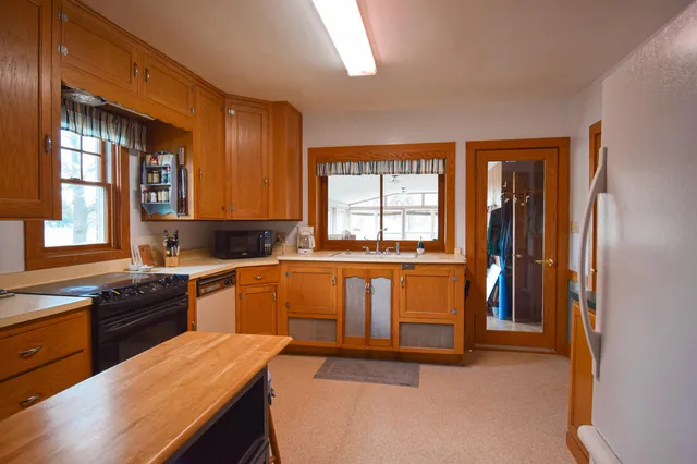 $309,000 | 1139 West Highland Street, Whitewater, WI 53190