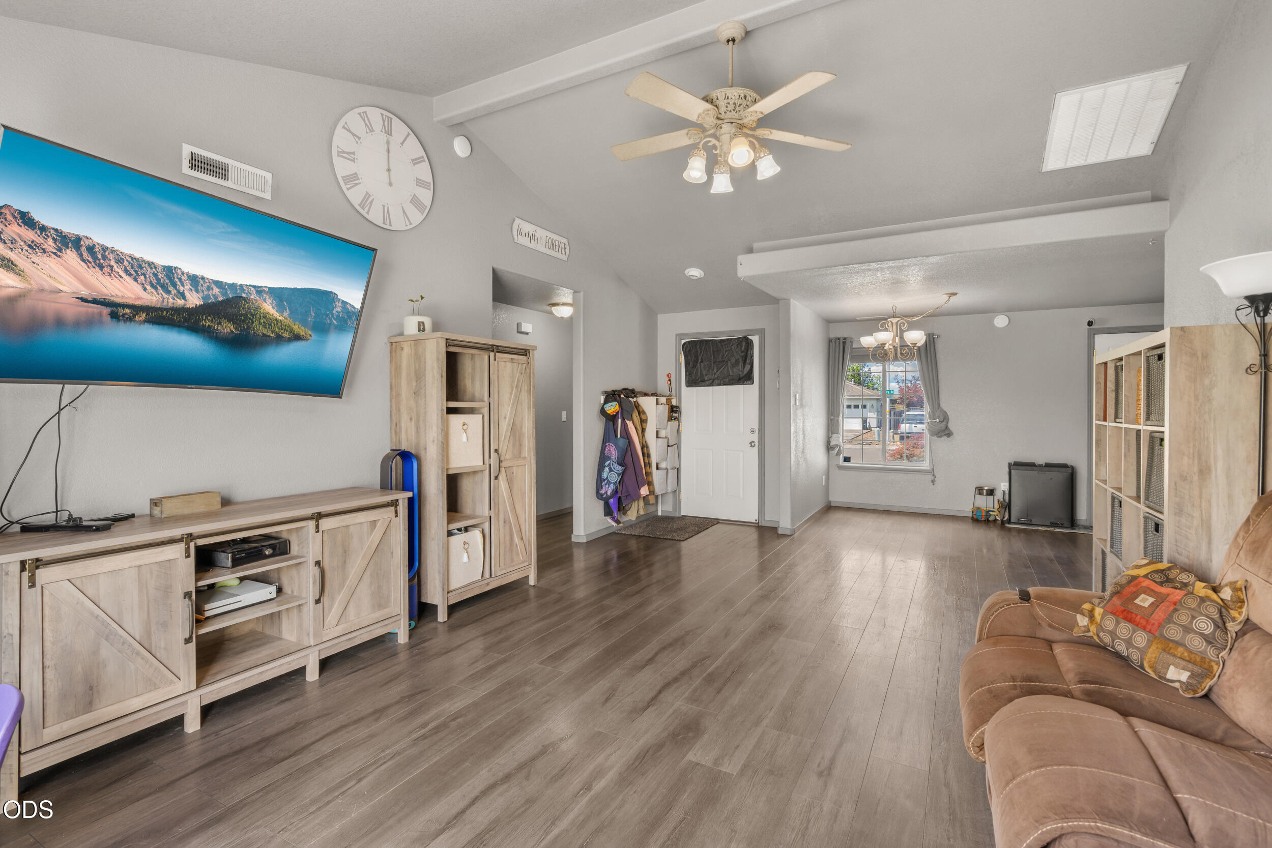8092 Abbey Road White City, OR 97503 - Photo 5 of 27 Gallery Image 5