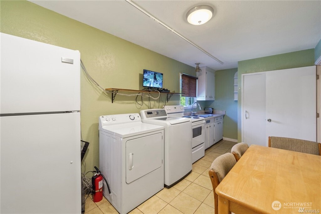 125 Hayes Place Southwest, Unit 1 & 2 Renton, WA 98057 - Photo 13 of 19 Gallery Image 13
