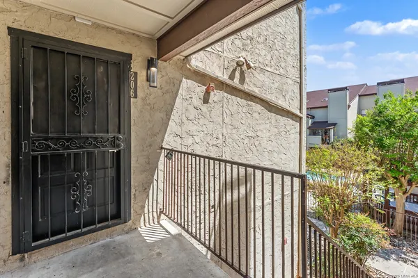 $148,800 | 5322 Medical Drive, Unit E206, San Antonio, TX 78240