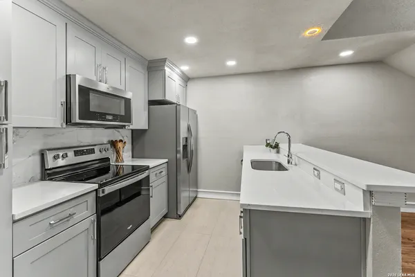 $148,800 | 5322 Medical Drive, Unit E206, San Antonio, TX 78240