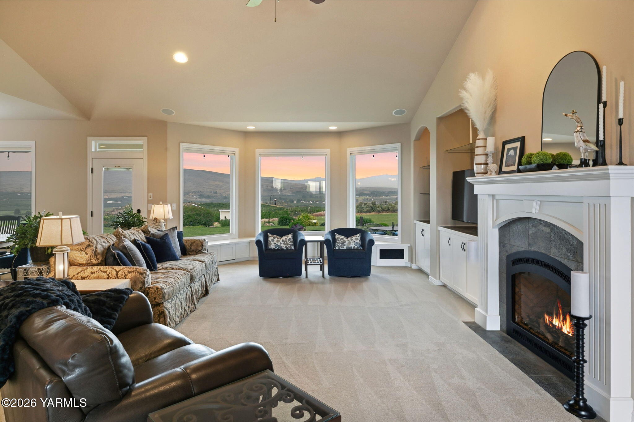 6360 Naches Heights Road Yakima, WA 98908 - Photo 17 of 38 Living Room - Views and Fireplace!