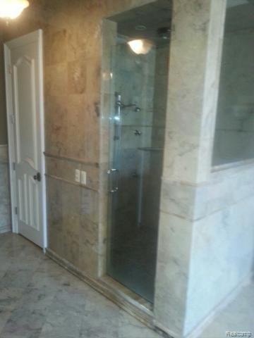 800 Bishop Road Grosse Pointe, MI 48230 - Photo 21 of 25 MASTER BATHROOM..jpg