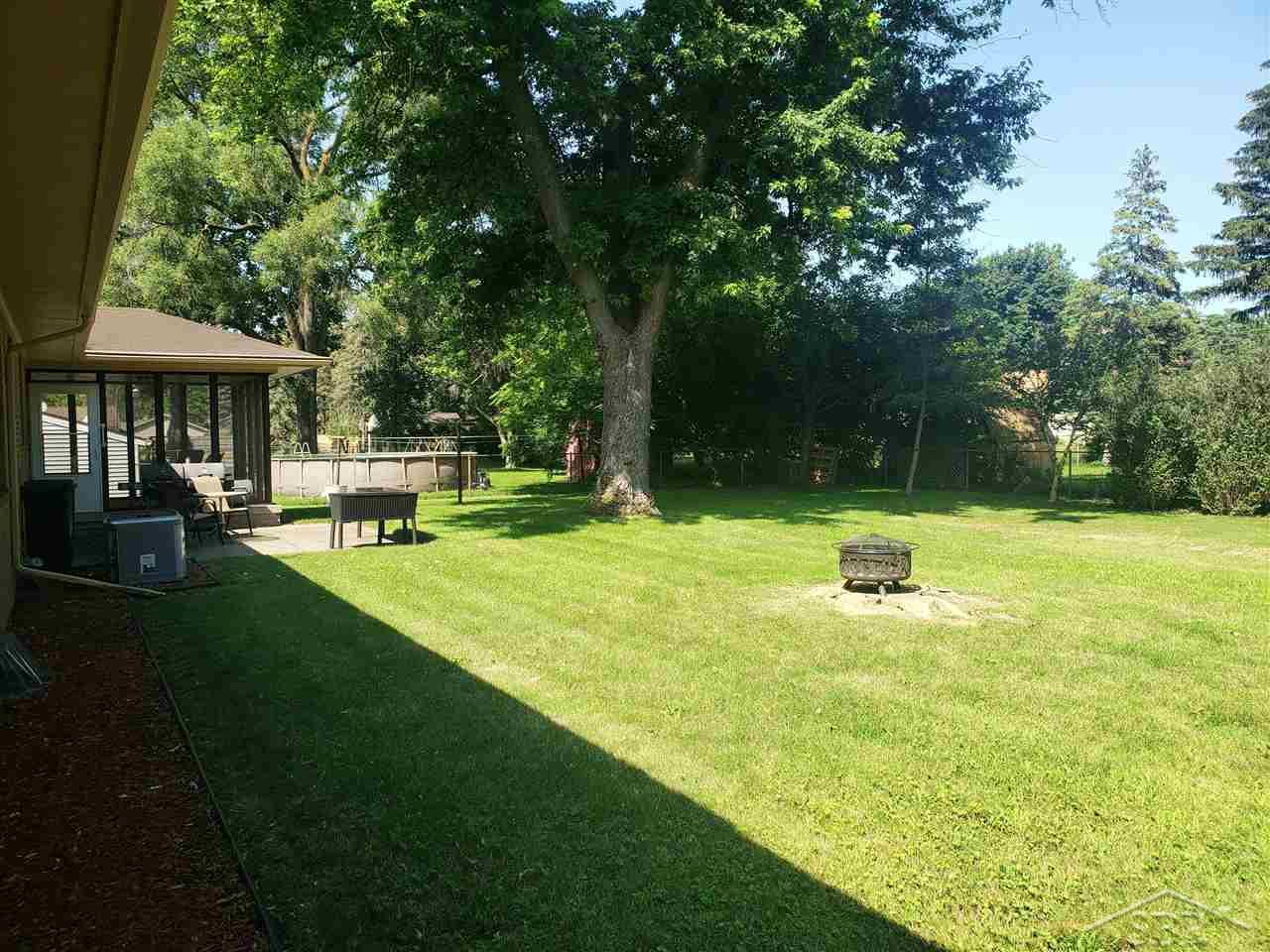 1316 Riser Drive Saginaw, MI 48638 - Photo 24 of 27 Fenced Backyard