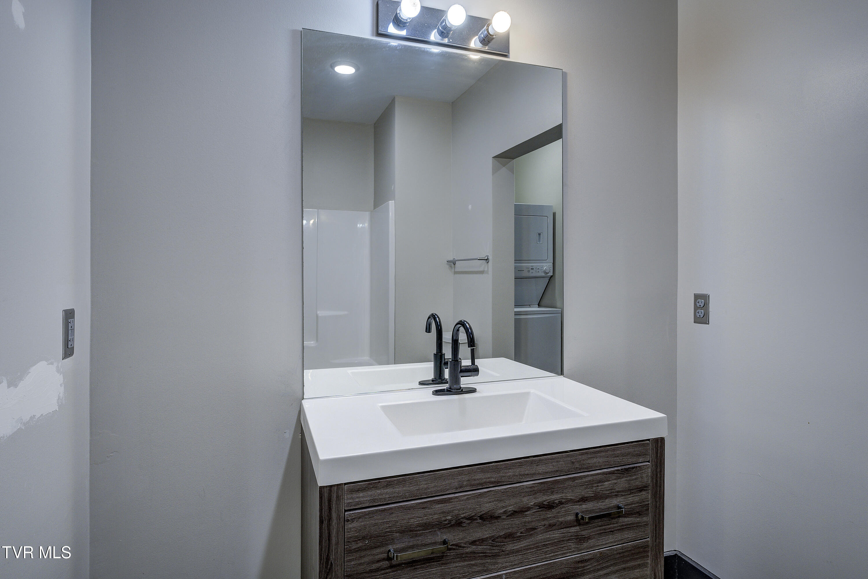 121 North Commerce Street, Unit 208 Johnson City, TN 37604 - Photo 17 of 23 NCommerceSt-204-16