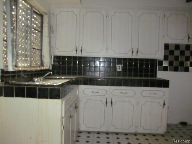 19315 Burt Road Detroit, MI 48219 - Photo 6 of 15 IMG_6068.JPG