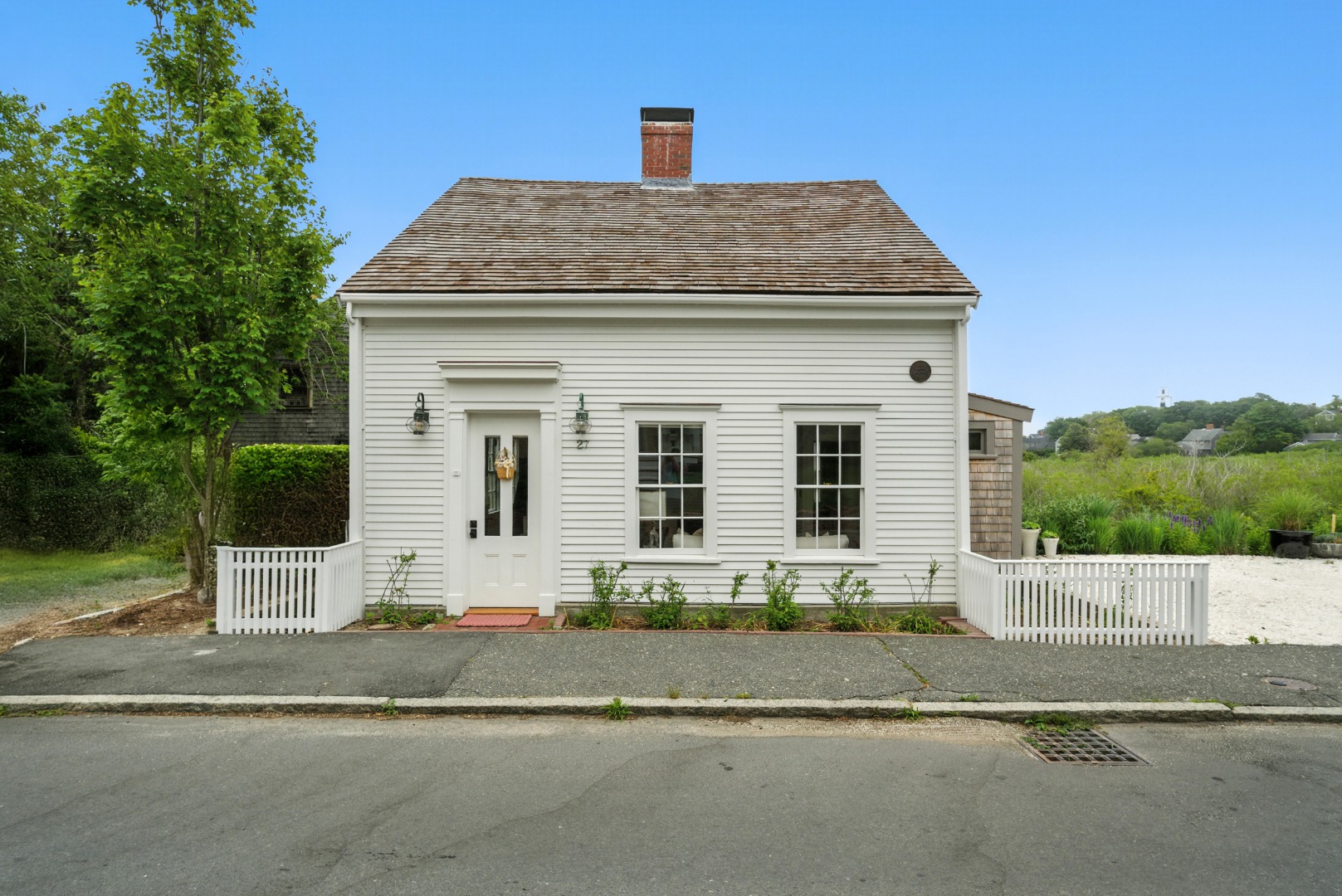 27 North Liberty Street Nantucket, MA 02554 - Photo 2 of 40