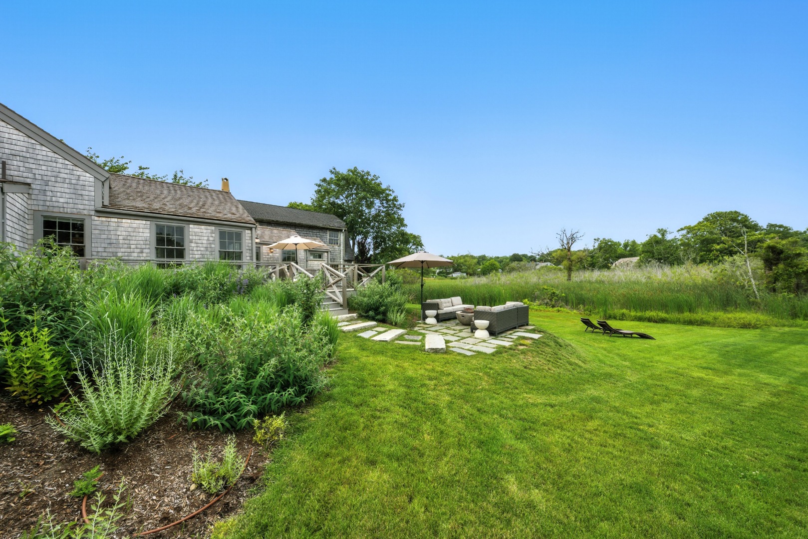 27 North Liberty Street Nantucket, MA 02554 - Photo 35 of 40
