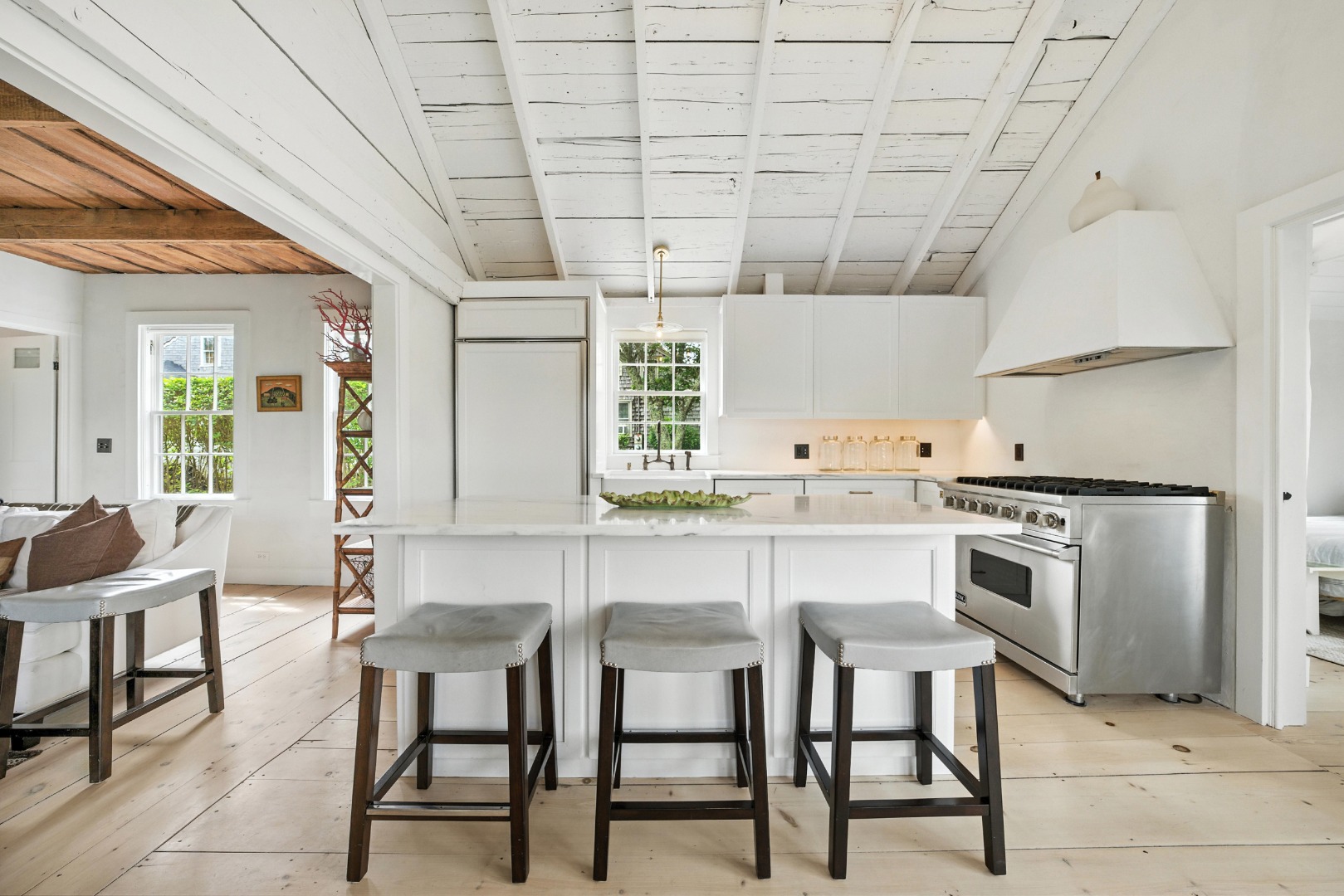 27 North Liberty Street Nantucket, MA 02554 - Photo 9 of 40