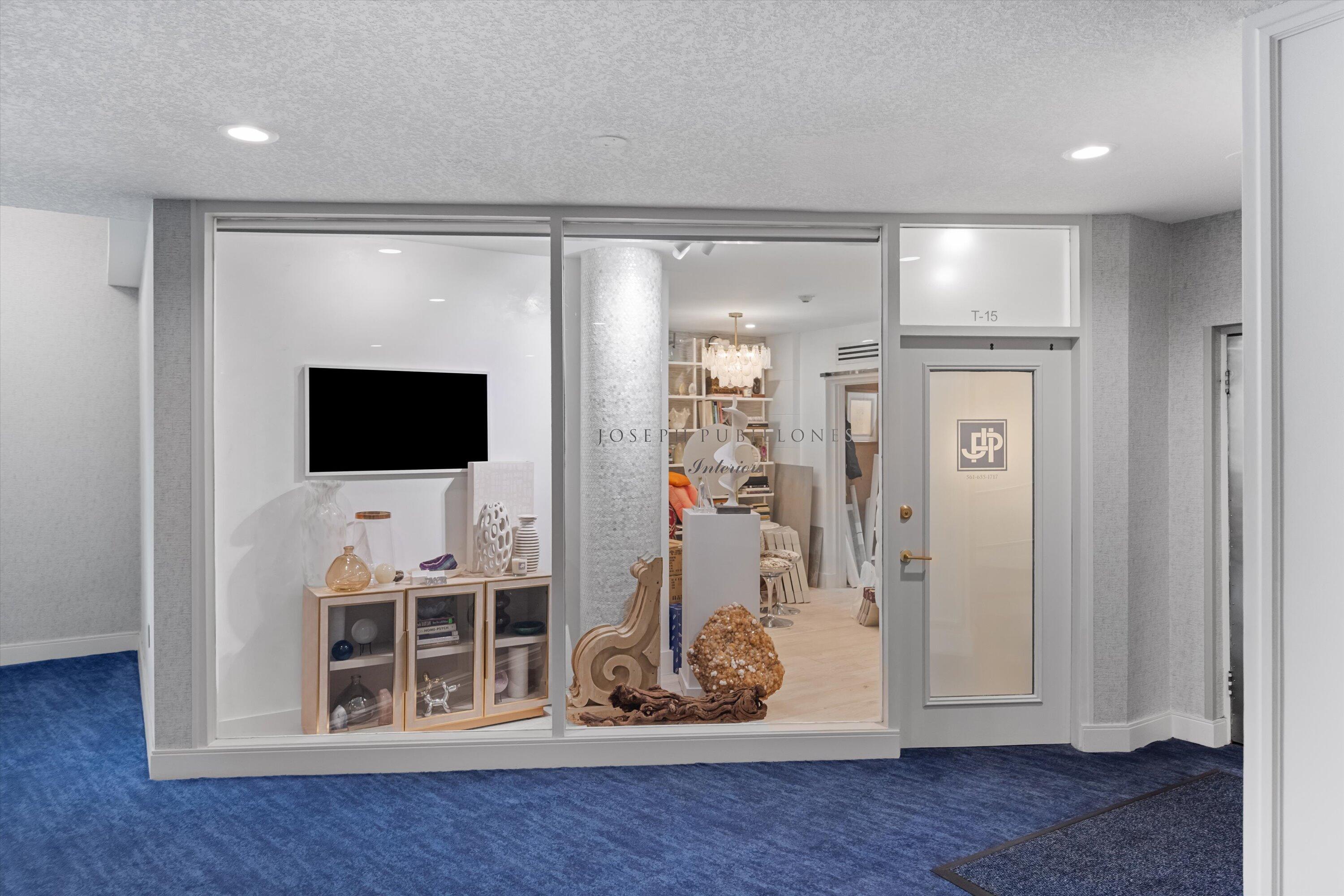 44 Cocoanut Row, Unit T27 Palm Beach, FL 33480 - Photo 28 of 40 a view of livingroom with wooden floor