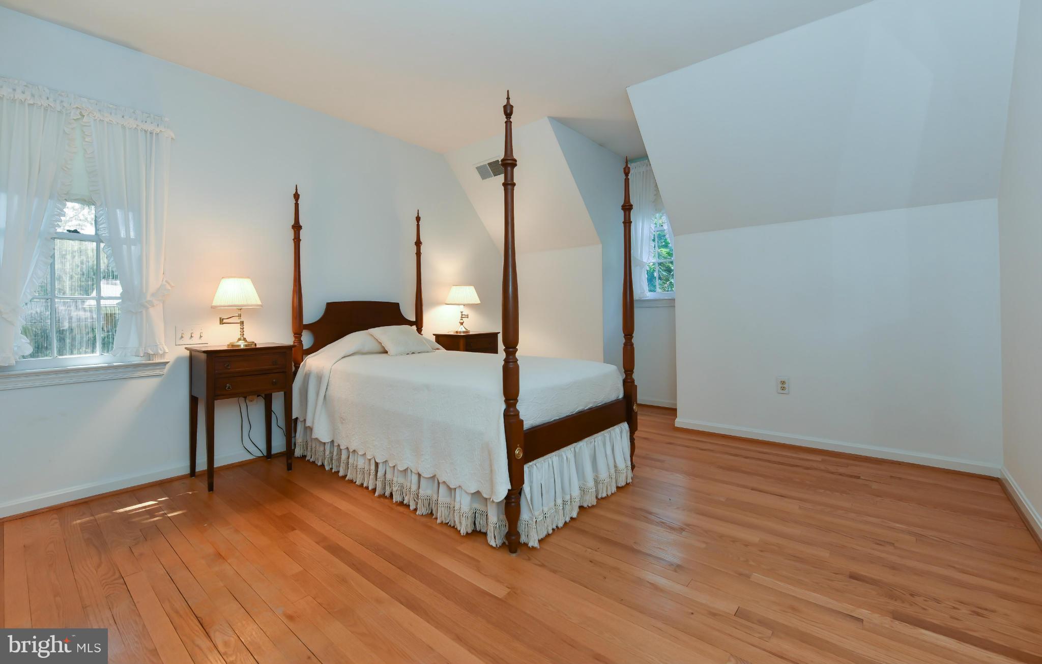 8703 Brook Road McLean, VA 22102 - Photo 17 of 30 Bedroom