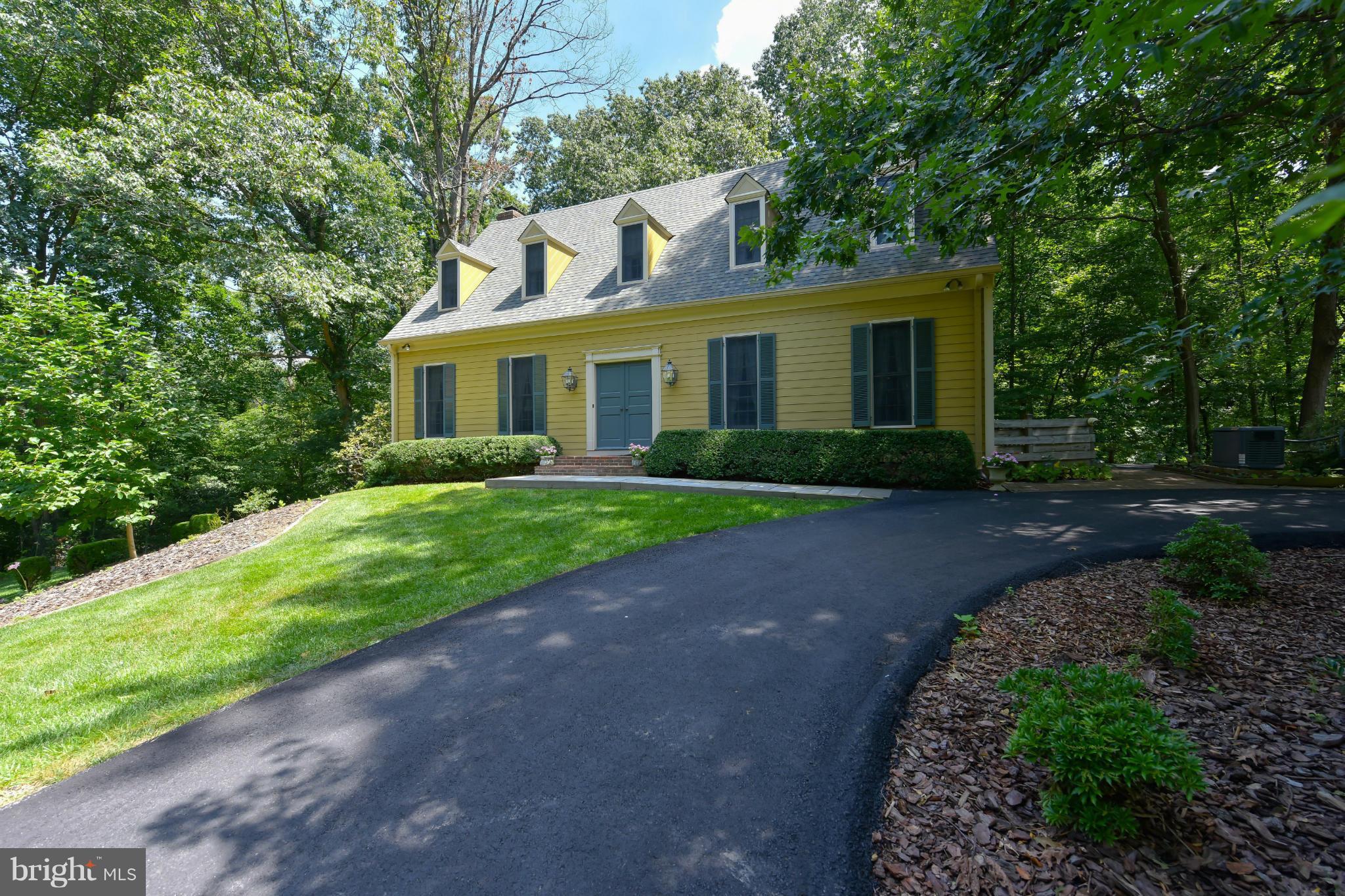 8703 Brook Road McLean, VA 22102 - Photo 27 of 30 Exterior (Front)