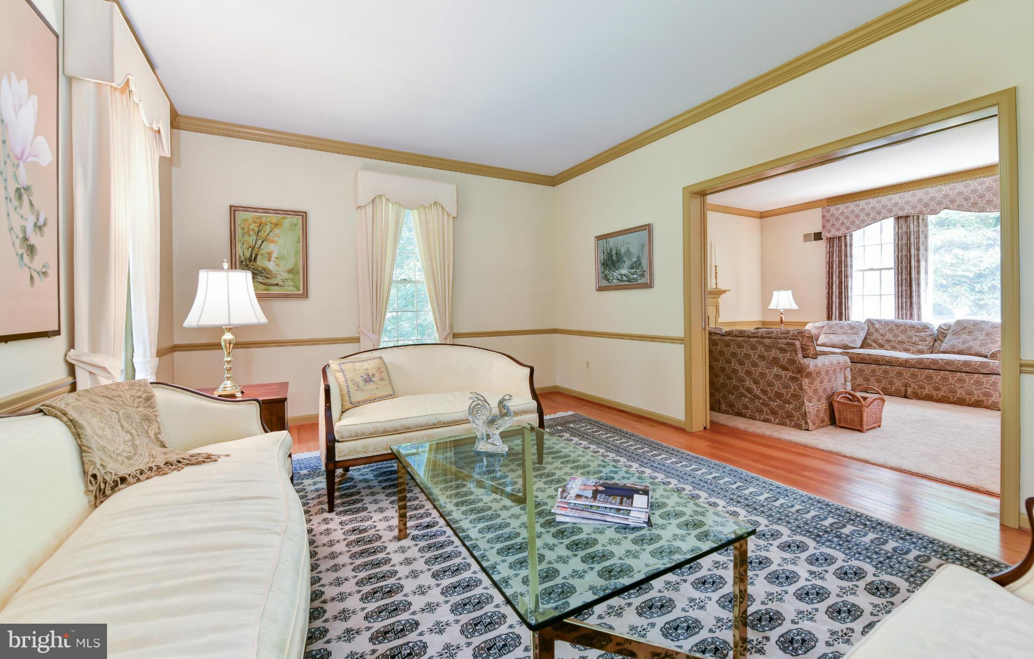 8703 Brook Road McLean, VA 22102 - Photo 4 of 30 Living Room