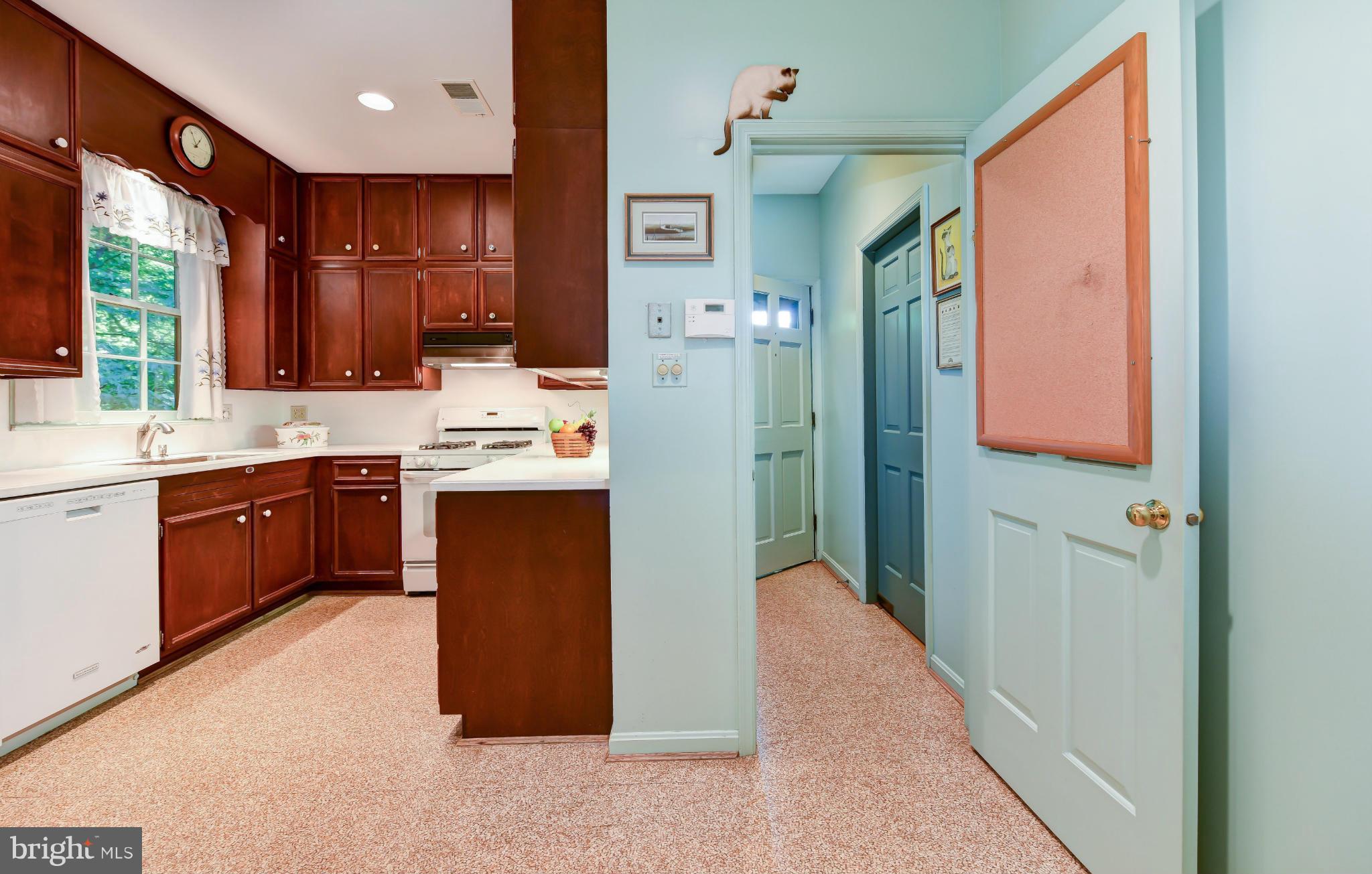 8703 Brook Road McLean, VA 22102 - Photo 8 of 30 Kitchen