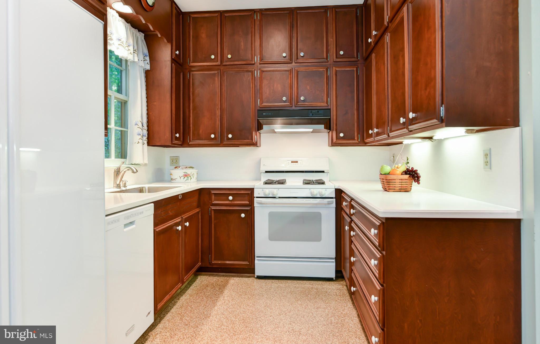 8703 Brook Road McLean, VA 22102 - Photo 10 of 30 Kitchen