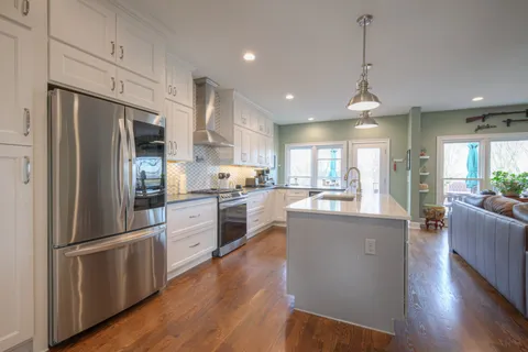 $779,900 | 6752 Autumnwood Drive, Nashville, TN 37221