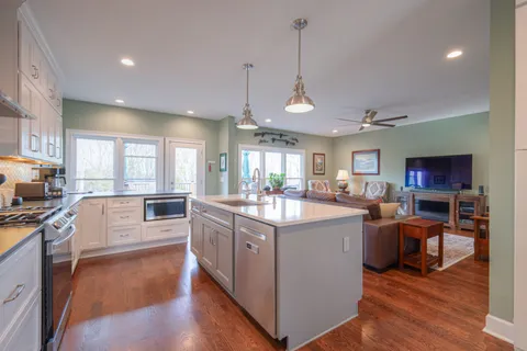 $779,900 | 6752 Autumnwood Drive, Nashville, TN 37221