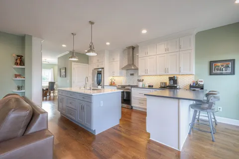 $779,900 | 6752 Autumnwood Drive, Nashville, TN 37221