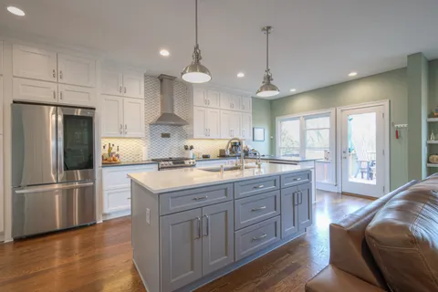 $779,900 | 6752 Autumnwood Drive, Nashville, TN 37221