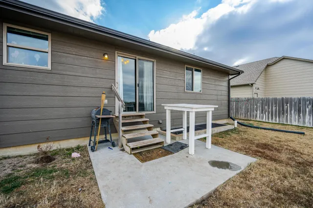 $284,900 | 260 Sunrise Circle, Rose Hill, KS 67133