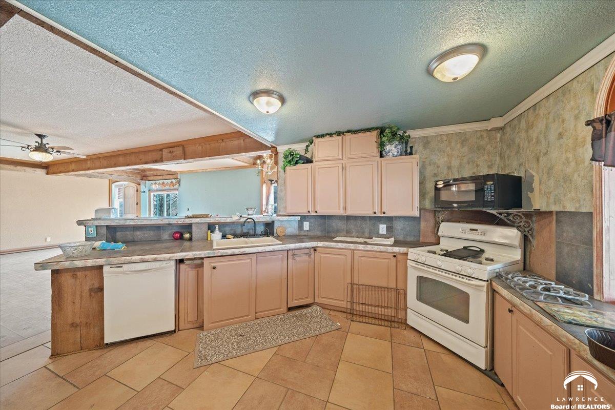 22559 Fall Leaf Road Linwood, KS 66052 - Photo 10 of 39