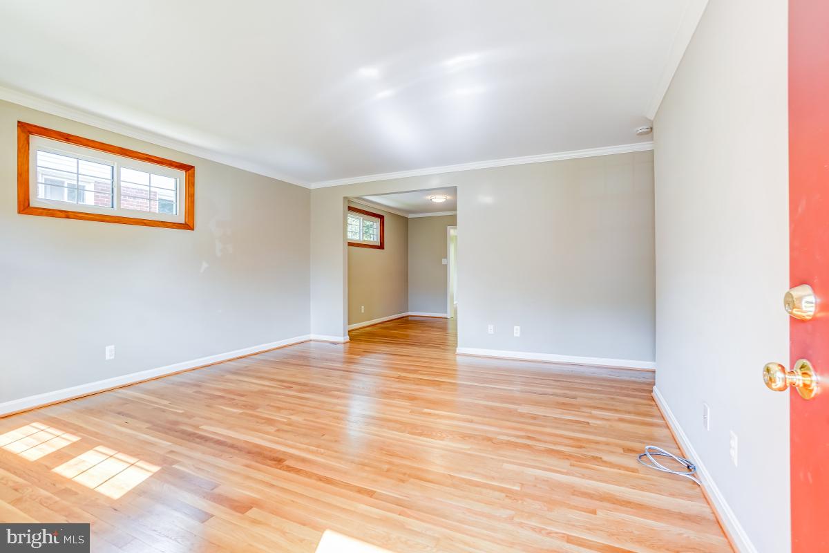 11113 Schuylkill Road Rockville, MD 20852 - Photo 3 of 32