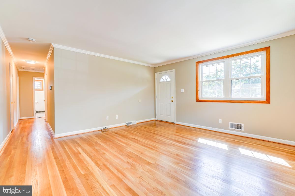 11113 Schuylkill Road Rockville, MD 20852 - Photo 4 of 32