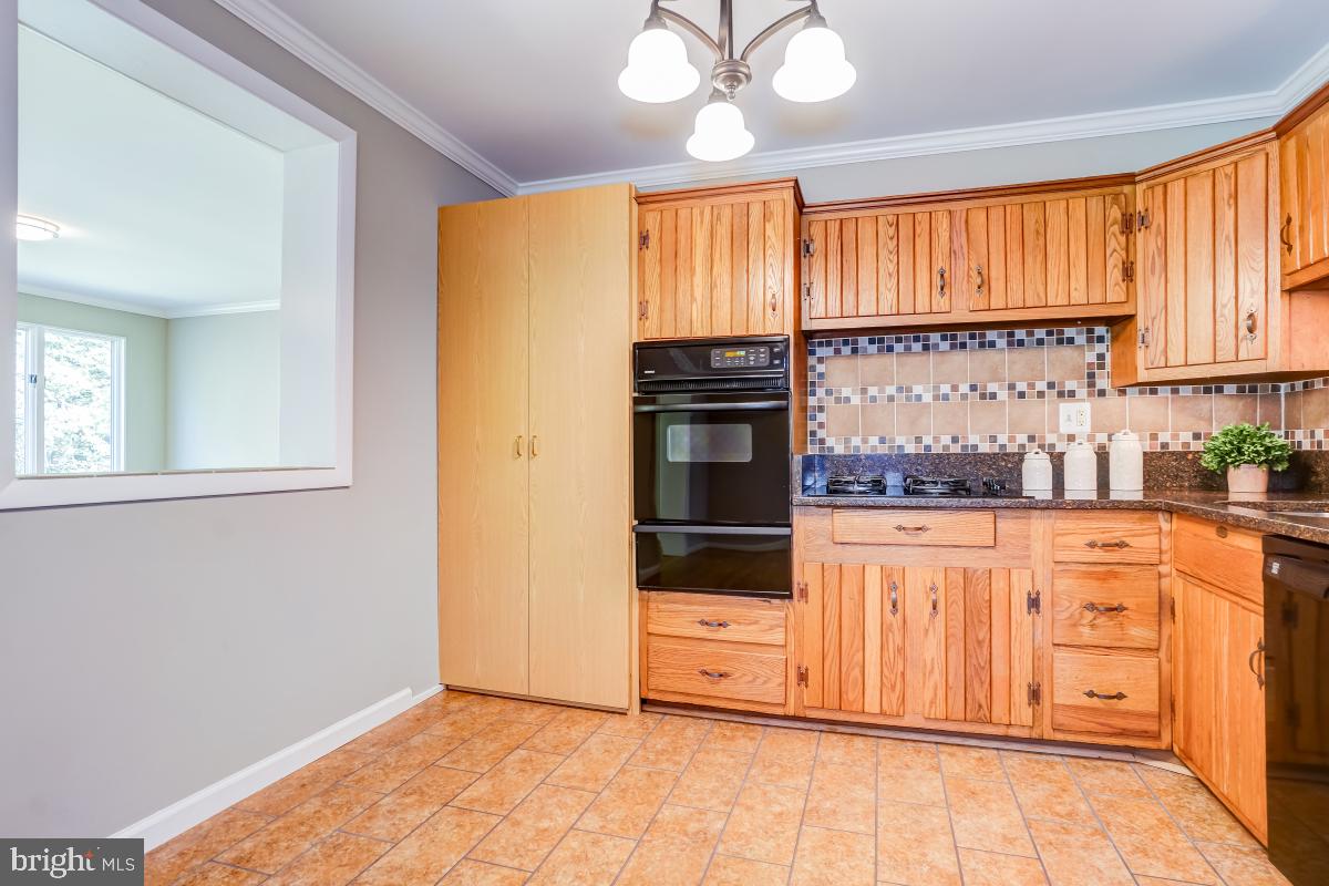 11113 Schuylkill Road Rockville, MD 20852 - Photo 9 of 32