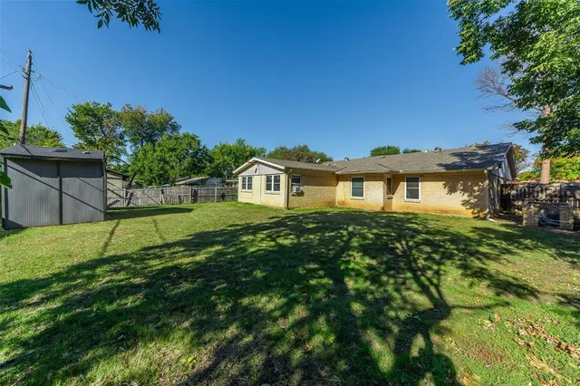 $300,000 | 1818 Hillcrest Drive, Irving, TX 75062
