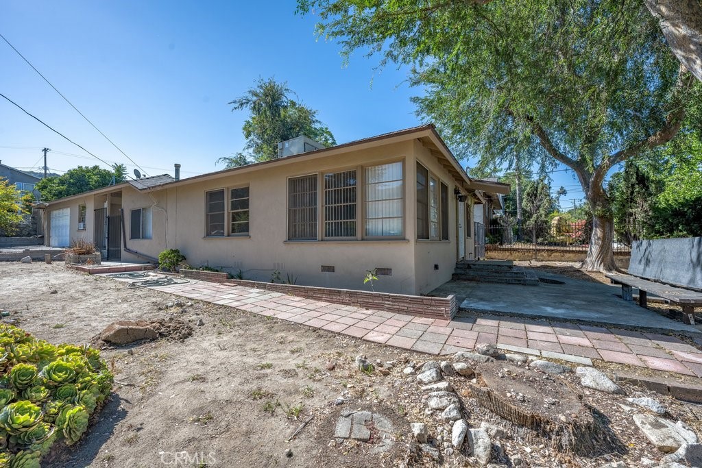 10652 Commerce Avenue Tujunga, CA 91042 - Photo 4 of 33