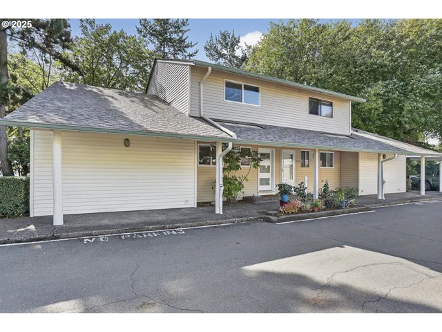 $259,900 | 11926 North Jantzen Beach Avenue, Unit 2, Portland, OR 97217